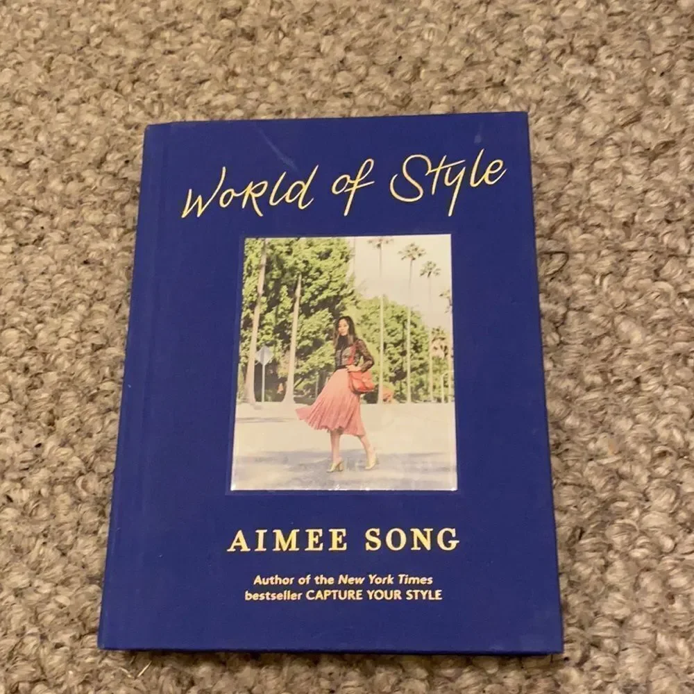 WORLD of style Aimee Song . Book in very good condition .